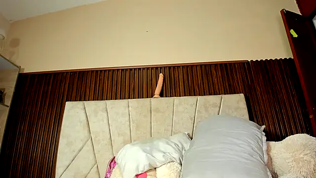 AMARA BRUNET online show from January 5, 5:27 pm