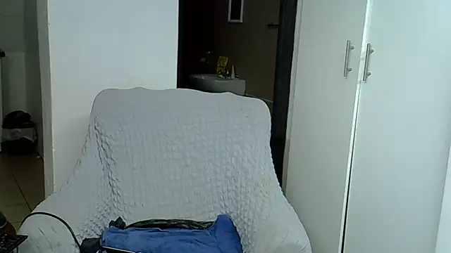 HipsDontLieX95 online show from December 4, 3:42 am