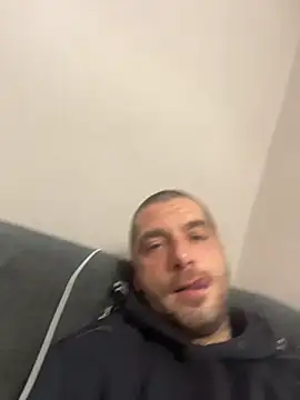 Kinkycouple142 online show from April 11, 6:33 pm