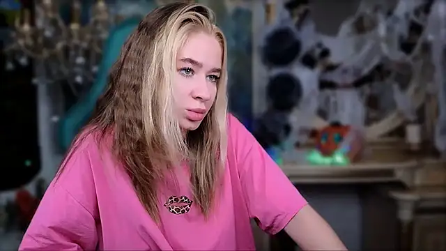 LeilaUvrays online show from November 11, 3:31 pm