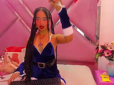 CloeMorenti  online show from December 3, 12:51 pm