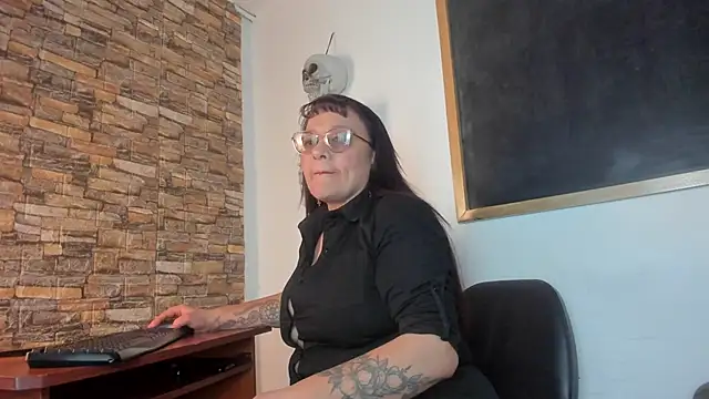 Madame lucy  online show from November 27, 3:31 am