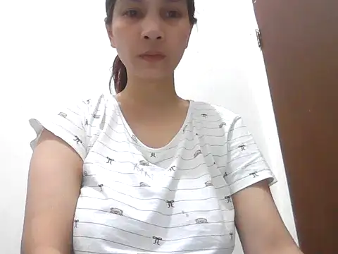 hotsexytits4U online show from November 18, 7:42 am