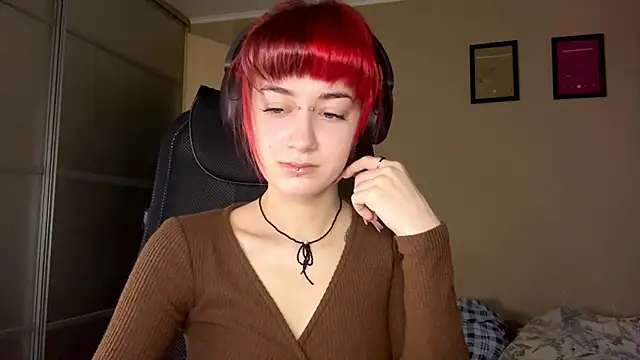 EmilySkyline online show from December 18, 5:12 am