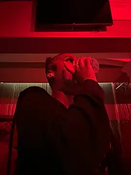 Issa smooch online show from November 12, 11:58 pm