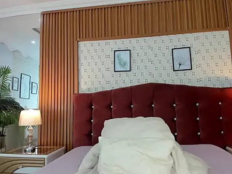 Lucy Vegas online show from April 7, 1:24 pm