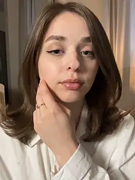 yoyogirlx online show from May 12, 1:40 pm