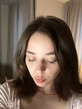 yoyogirlx online show from May 8, 1:36 pm