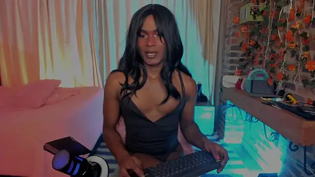 LaGoldenBitch online show from February 10, 10:40 am