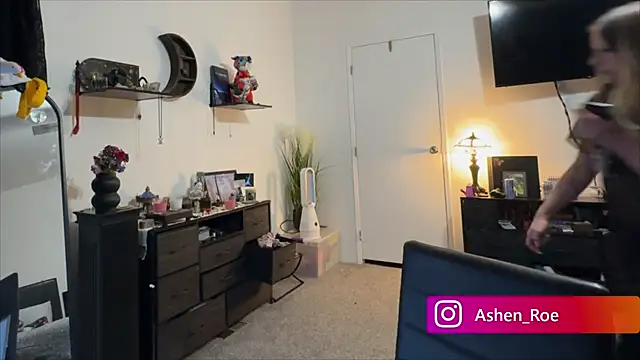 AshenRoe online show from March 28, 6:24 am