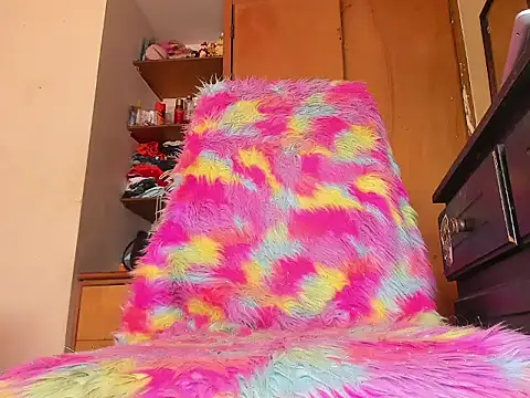 saracush17 online show from March 31, 4:18 pm