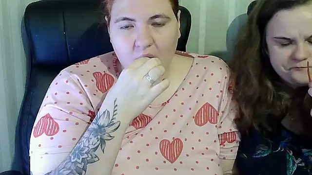 HollyXXEva online show from November 29, 6:34 pm