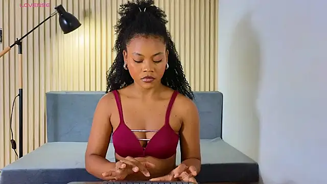 vanestraus online show from March 30, 8:08 pm