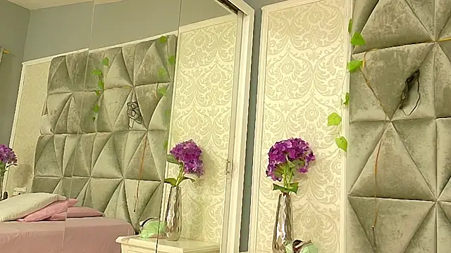 Miaa Grace  online show from March 31, 1:00 pm