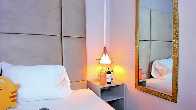 angelaG1 online show from March 20, 9:20 pm