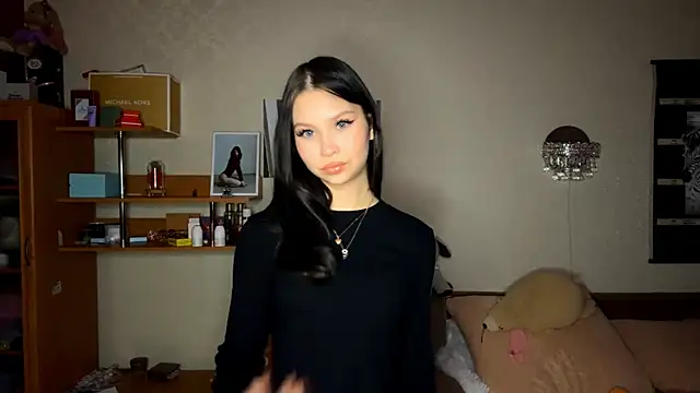 EmmaJonse online show from December 1, 11:03 am