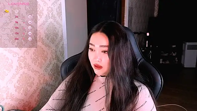 Emma Uilson online show from April 18, 5:59 pm