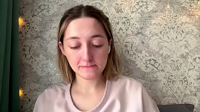 Emily lyy online show from December 2, 9:33 am