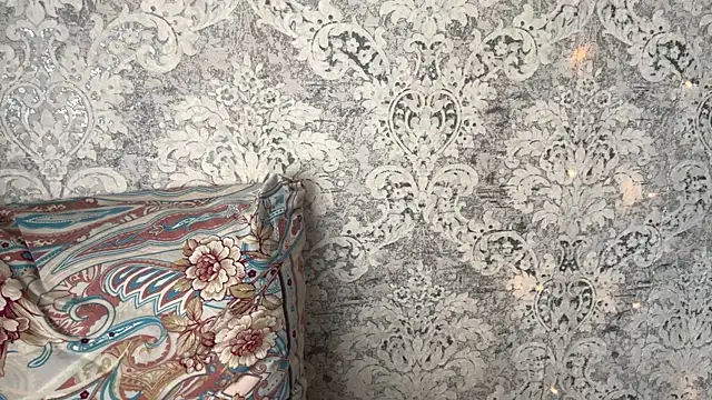 Emily lyy online show from December 15, 9:14 am