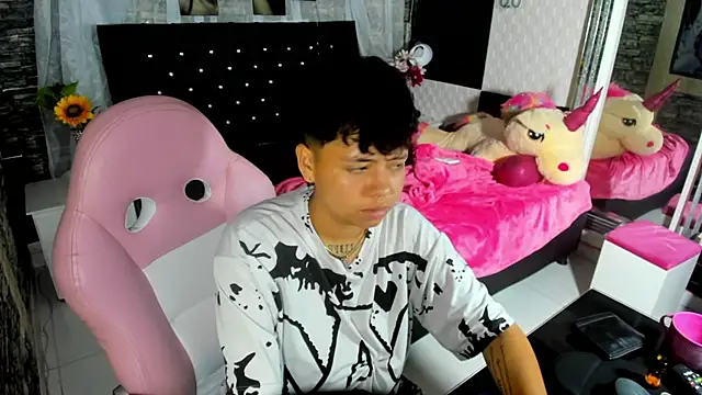 lunabustygirl online show from February 24, 7:07 am