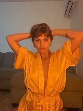 honeysohpia online show from November 17, 7:20 am