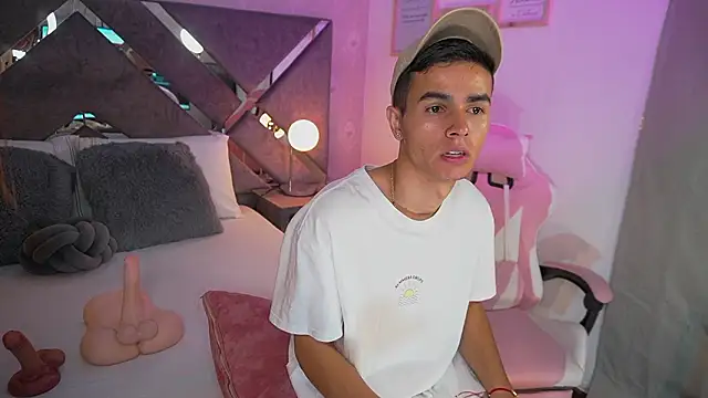 AlinnaJohnson online show from March 7, 11:06 am