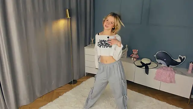 PhillisEsplin online show from November 20, 8:10 pm