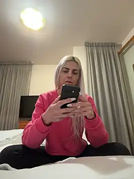 feliciafelon online show from April 12, 7:05 pm