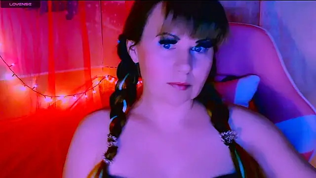 BESTLOLA online show from November 29, 10:30 am