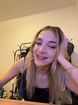 lunababy77 online show from November 17, 8:42 pm