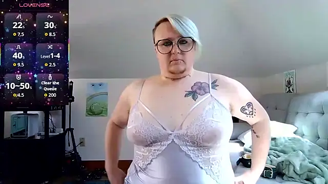 queerlyjaz online show from April 18, 7:07 pm