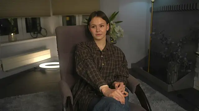 DeliaBernon online show from November 18, 1:12 pm