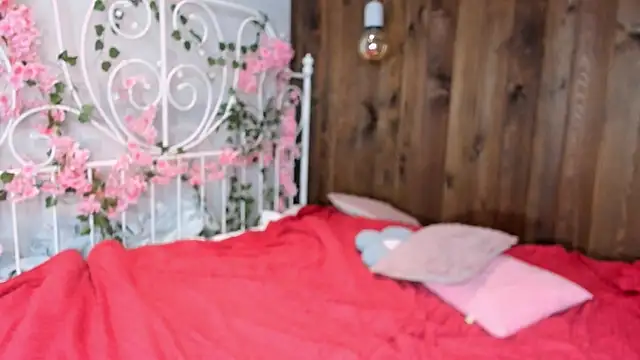 KristleKirst online show from December 19, 1:25 pm