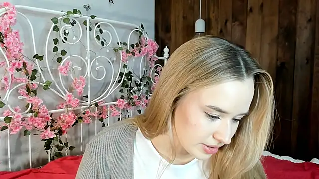 KristleKirst online show from November 18, 3:13 pm