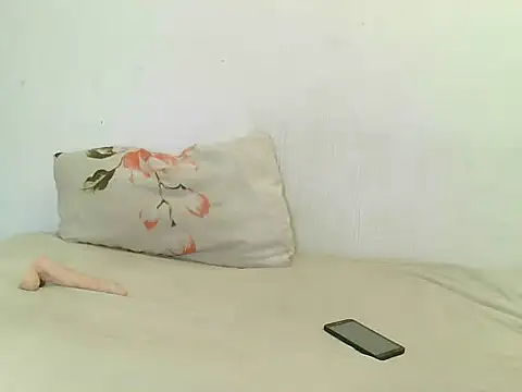 BrunetteNaomi8 online show from November 24, 9:06 pm