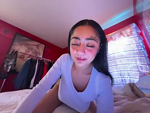 reinaass online show from April 15, 3:56 pm