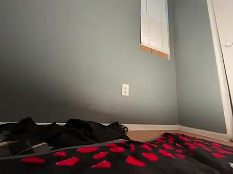 reinaass online show from March 25, 2:17 am