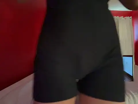 reinaass online show from May 25, 1:32 pm