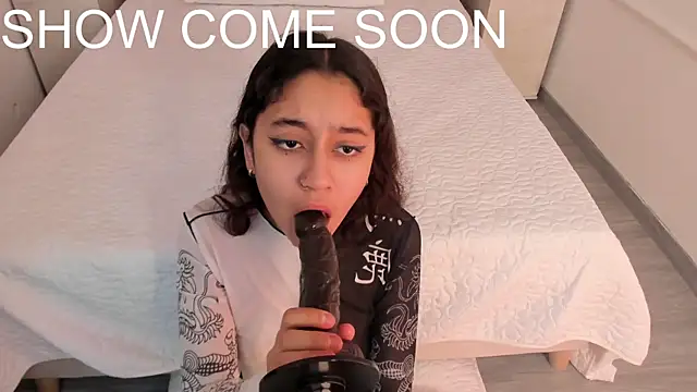 Littleannyy online show from December 4, 3:42 am