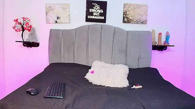 Maddy  Jones online show from February 19, 7:46 pm