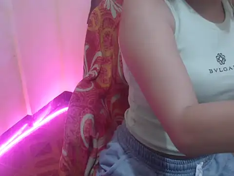 HotAsian Yazzi69 online show from February 9, 1:41 am