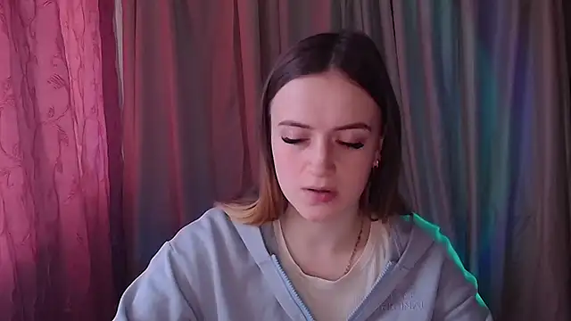 Illa May online show from February 5, 8:39 am