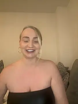 BootyQueenApril online show from November 29, 9:41 pm