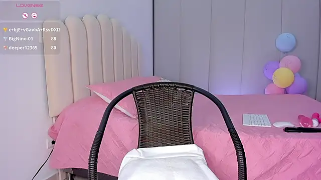 Amira-Zahra online show from May 15, 11:40 pm