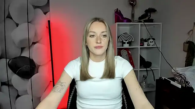 EvelynBlond online show from January 19, 1:29 pm