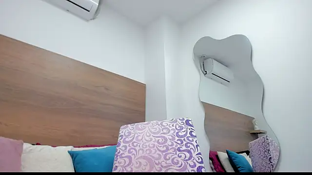 selenaflamemj online show from April 15, 7:58 pm