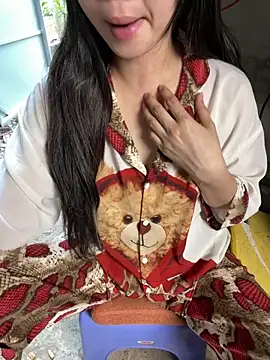 XndSeraphina online show from February 4, 9:45 am