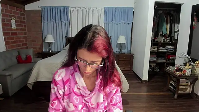 Charlotte-Willson online show from November 28, 3:09 am