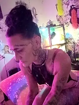 chaoticluvbug online show from February 16, 8:47 am