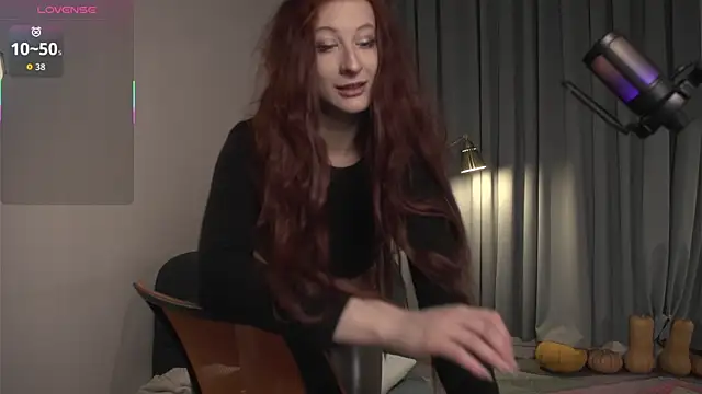 caty cuddly online show from December 3, 11:40 pm